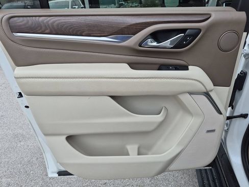 Used 2021 GMC Yukon XL Denali w/ Denali Premium Package AWD/4WD image 35