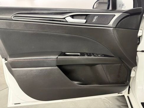 Used 2016 Ford Fusion SE image 26