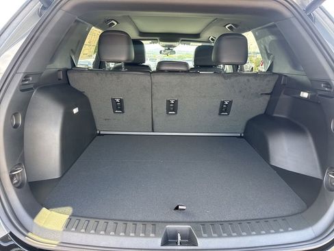 New 2026 GMC Terrain AT4 w/ LPO, Black Badging Package image 33