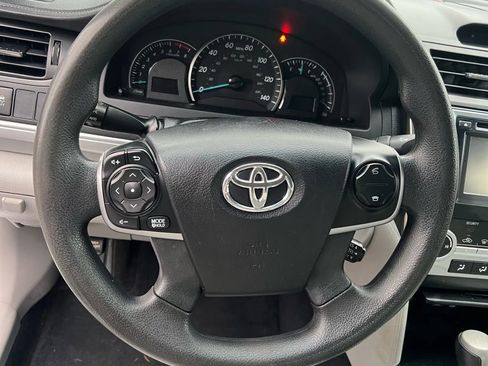 Used 2014 Toyota Camry LE image 12
