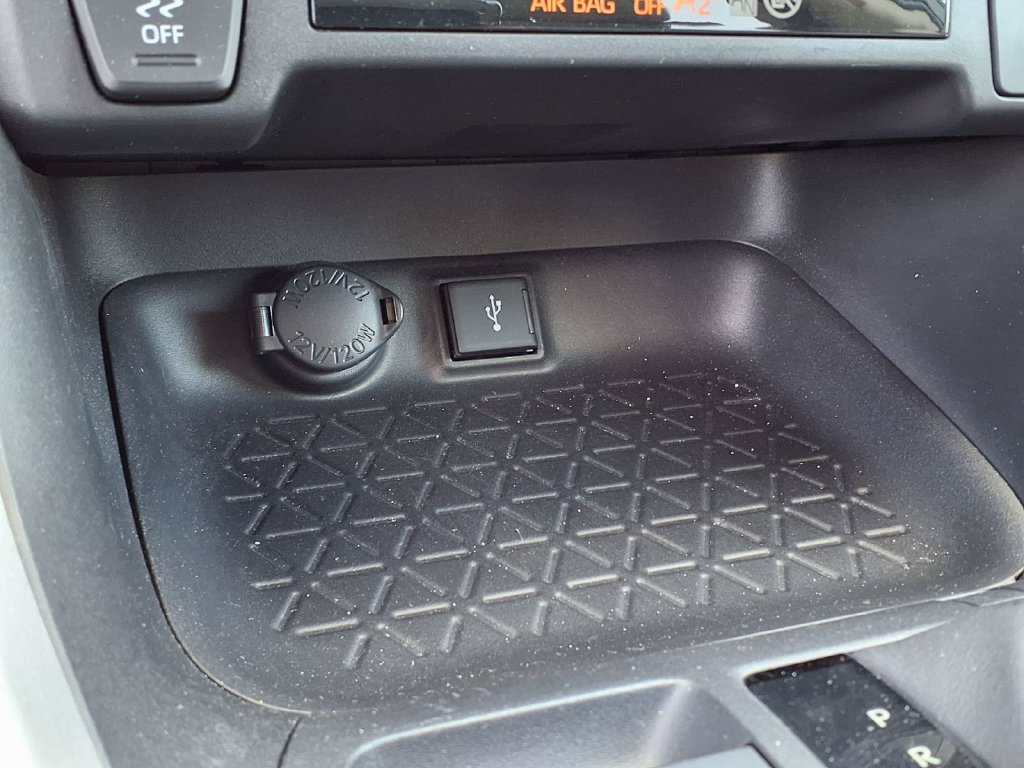 Used 2022 Toyota RAV4 XLE AWD/4WD image 30