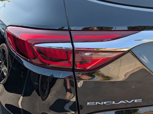 Used 2020 Buick Enclave Essence FWD image 17