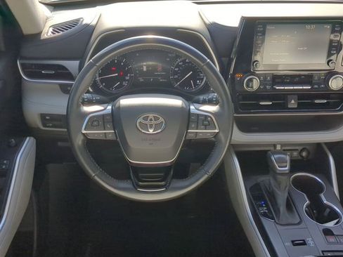Used 2021 Toyota Highlander XLE image 14