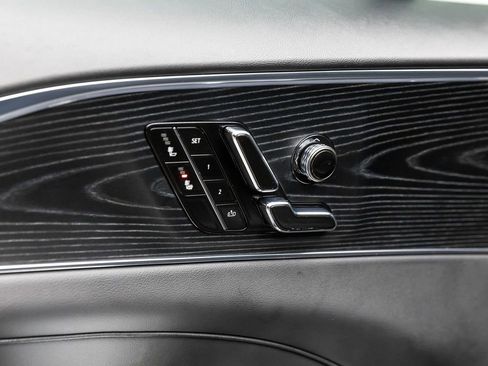 Used 2024 Cadillac Lyriq Luxury image 36