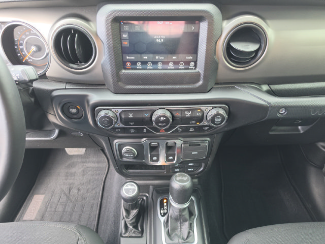 Used 2022 Jeep Wrangler Sport AWD/4WD image 19
