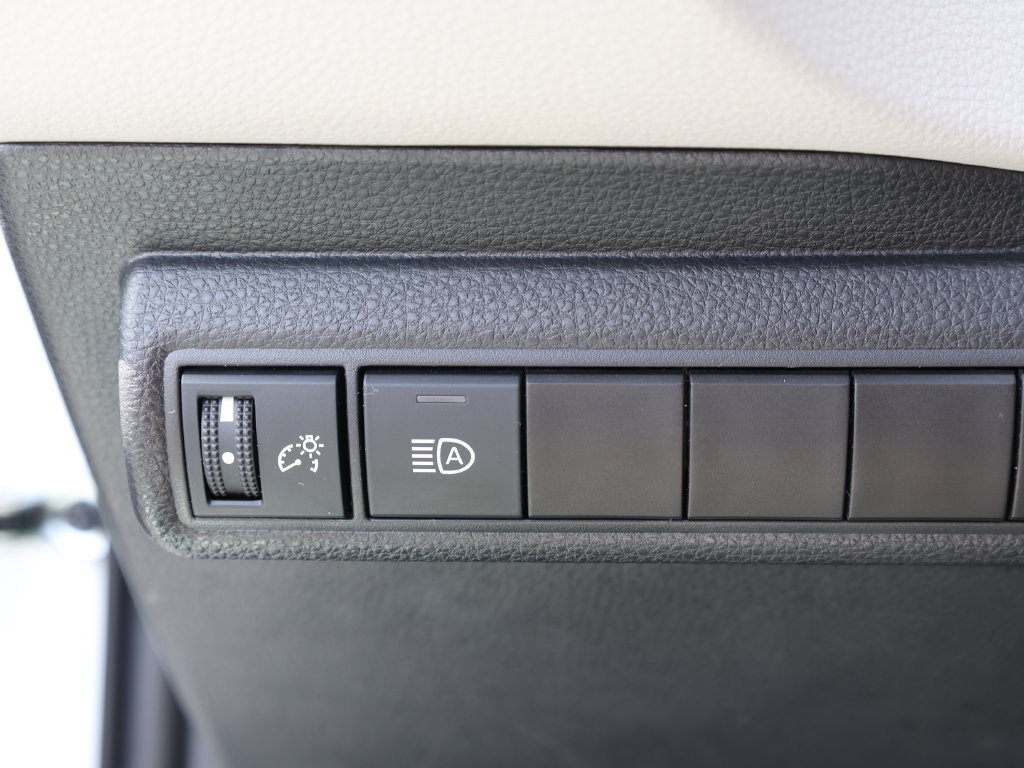 Used 2025 Toyota Corolla LE FWD image 27