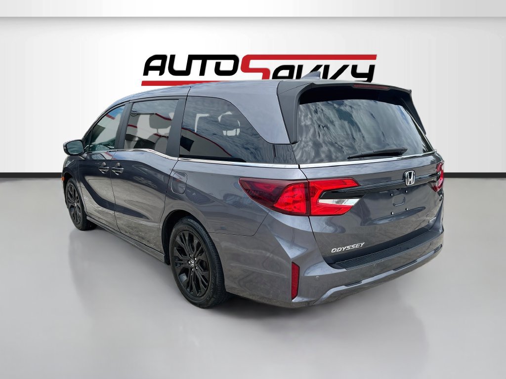 Used 2025 Honda Odyssey Touring image 5