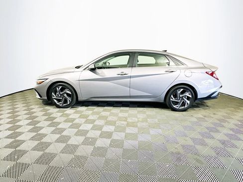 Used 2025 Hyundai Elantra SEL FWD image 5