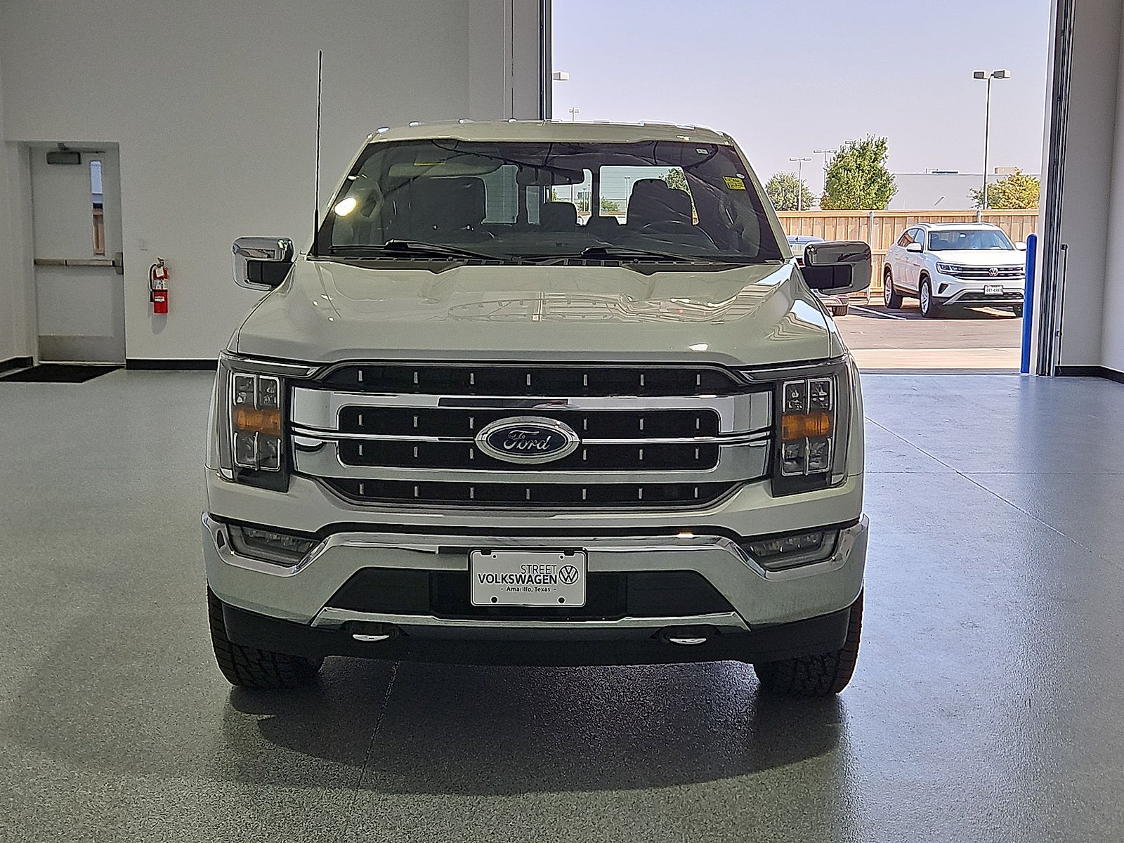 Used 2023 Ford F150 Lariat AWD/4WD image 3