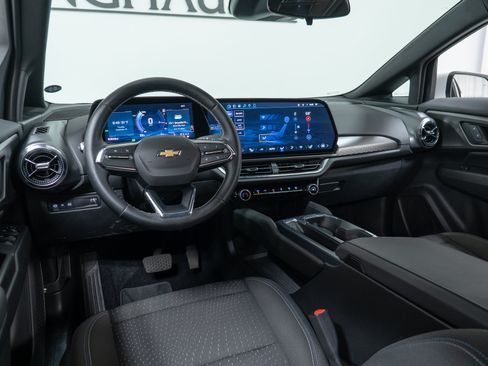 Used 2025 Chevrolet Equinox EV LT w/ Comfort Package FWD image 16