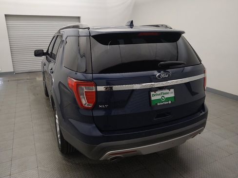 Used 2017 Ford Explorer XLT FWD image 6