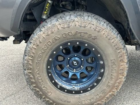 Used 2020 Toyota Tacoma TRD Off-Road w/ TRD Premium Off Road Package AWD/4WD image 16