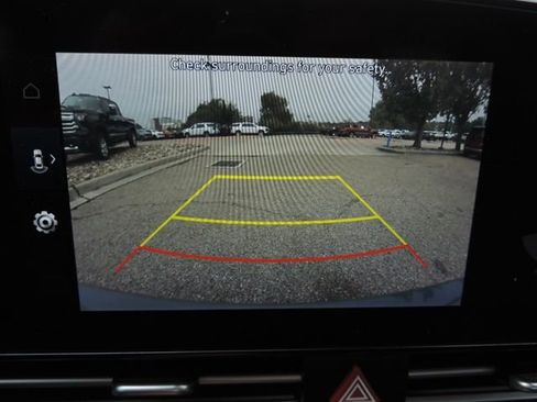 Used 2022 Hyundai Elantra Limited image 30