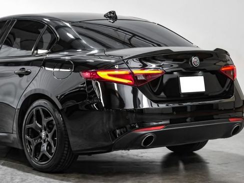Used 2021 Alfa Romeo Giulia Sprint w/ Nero Edizione RWD image 17