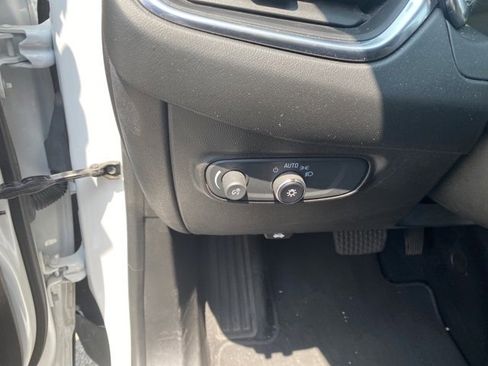 Used 2021 Chevrolet Equinox LT image 19