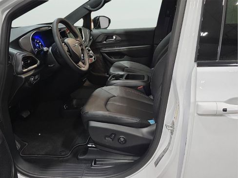 New 2026 Chrysler Pacifica Select w/ S Appearance Package image 8