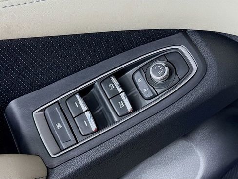 Used 2022 Subaru Ascent Limited w/ Technology Package image 18