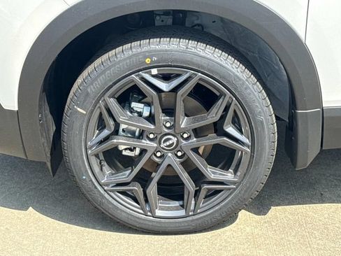 New 2026 Nissan Kicks SR FWD image 4
