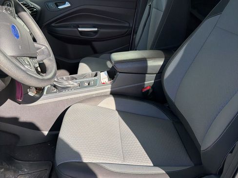 Used 2017 Ford Escape SE image 10