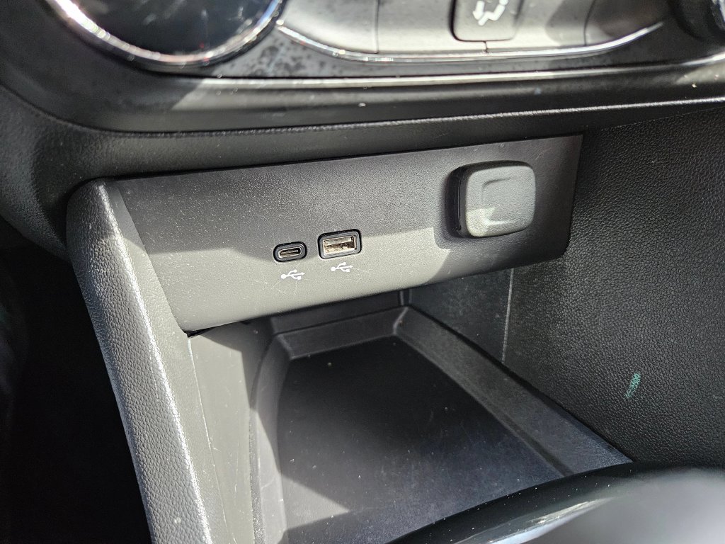 Used 2025 Buick Encore GX Preferred AWD/4WD image 26