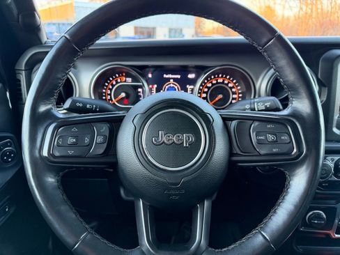 Used 2022 Jeep Gladiator Willys image 11