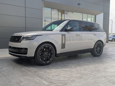 New 2026 Land Rover Range Rover SV image 2