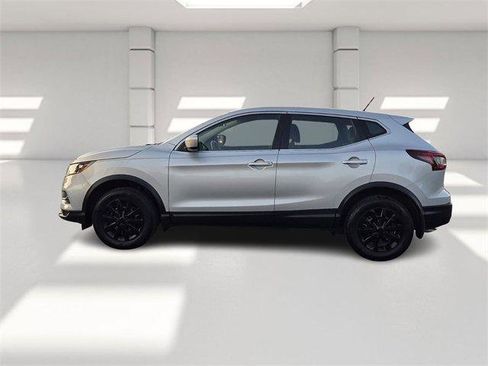 Used 2020 Nissan Rogue Sport S image 2