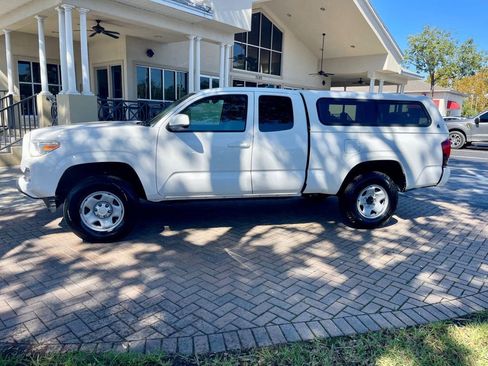 Used 2019 Toyota Tacoma SR image 2
