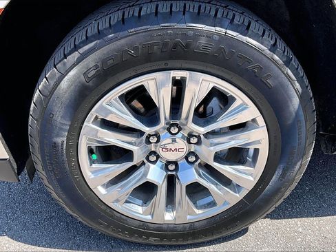 Used 2021 GMC Yukon XL Denali w/ Advanced Technology Package AWD/4WD image 8