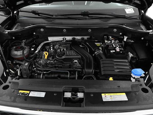 Certified 2023 Volkswagen Taos SE w/ Panoramic Sunroof Package FWD image 27