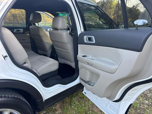 Used 2012 Ford Explorer XLT image 16