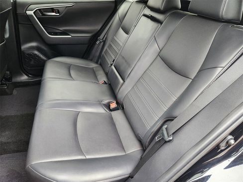 Used 2019 Toyota RAV4 Limited image 31