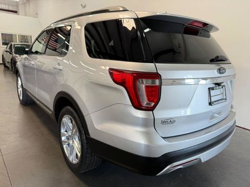 Used 2017 Ford Explorer XLT w/ Equipment Group 202A FWD image 7