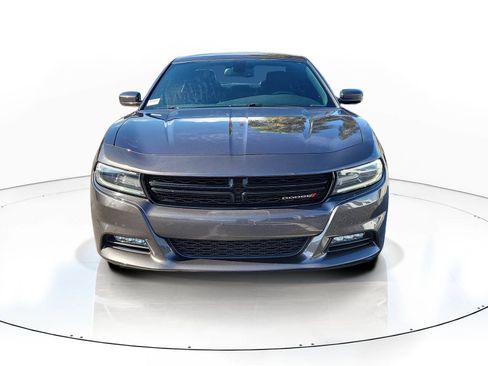 Used 2016 Dodge Charger SXT RWD image 2
