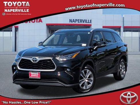Used 2023 Toyota Highlander XLE AWD/4WD image 1