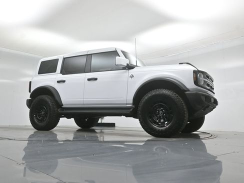 New 2026 Ford Bronco Outer Banks w/ Sasquatch Package AWD/4WD image 3