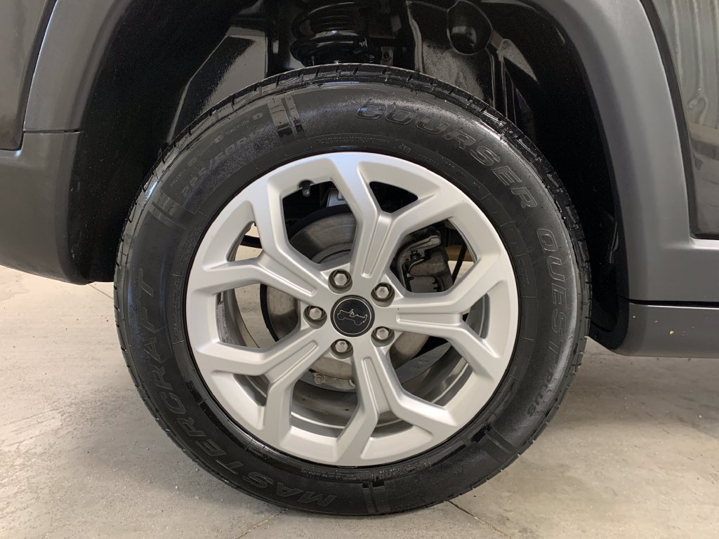 Used 2025 Jeep Compass Sport AWD/4WD image 24
