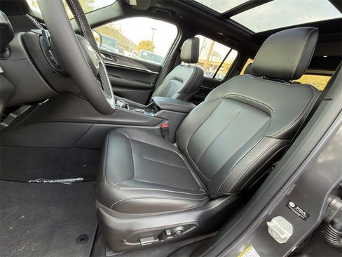 New 2025 Jeep Grand Cherokee Limited w/ Black Appearance Package image 19