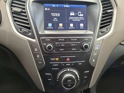 Used 2017 Hyundai Santa Fe SE image 25