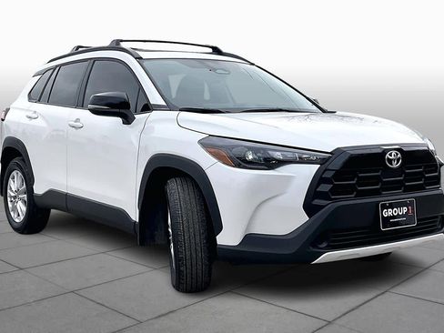 Used 2026 Toyota Corolla Cross LE w/ Moonroof Package image 3