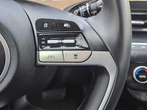 Certified 2025 Hyundai Elantra Limited FWD image 28
