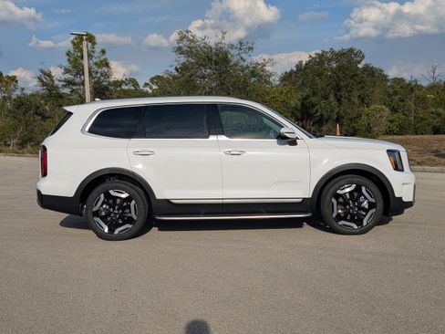New 2025 Kia Telluride S image 4