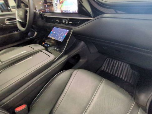 Used 2025 INFINITI QX80 Sensory image 22