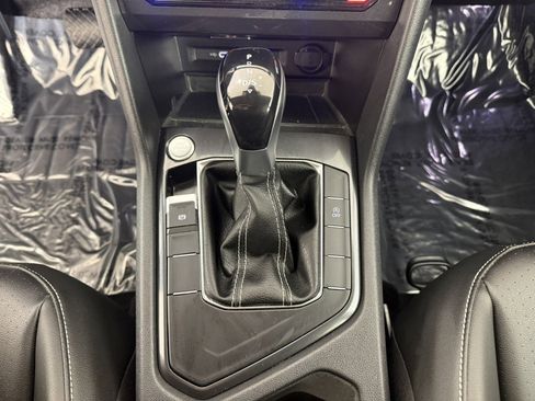 Used 2024 Volkswagen Tiguan SE image 21