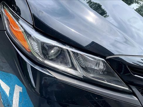 Used 2020 Toyota Camry SE FWD image 27