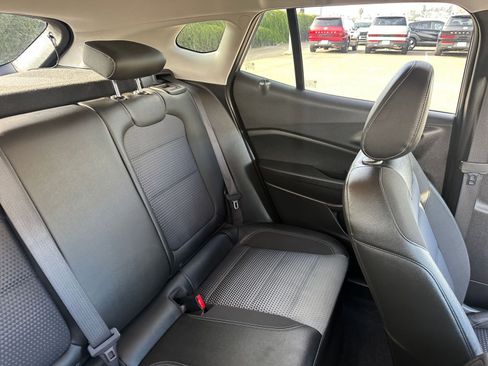 Used 2025 Chevrolet Trax LT image 35