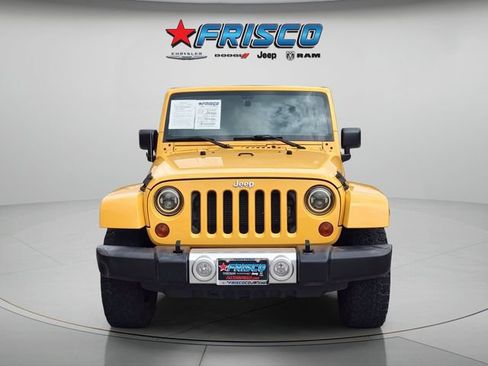 Used 2015 Jeep Wrangler Unlimited Sahara w/ Connectivity Group AWD/4WD image 2