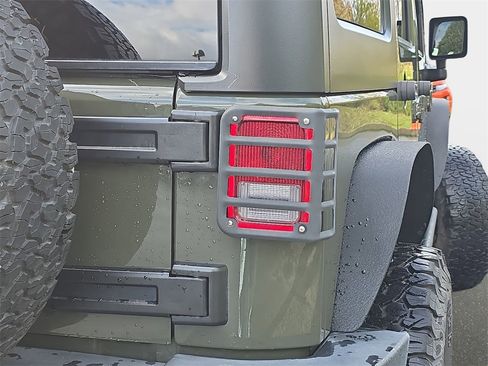 Used 2015 Jeep Wrangler Unlimited Rubicon w/ Dual Top Group image 36