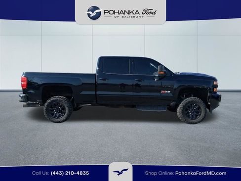 Used 2019 Chevrolet Silverado 2500 LT w/ Midnight Edition image 4