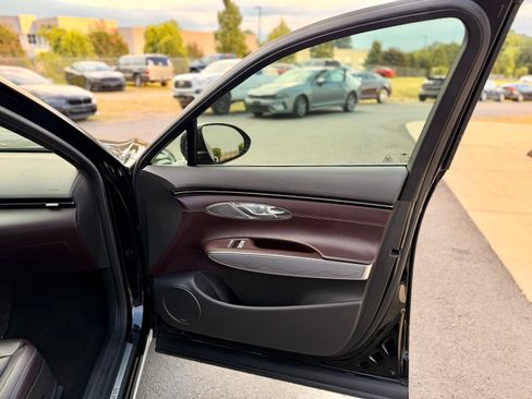 Used 2022 Genesis GV70 2.5T w/ Advanced Package AWD/4WD image 29